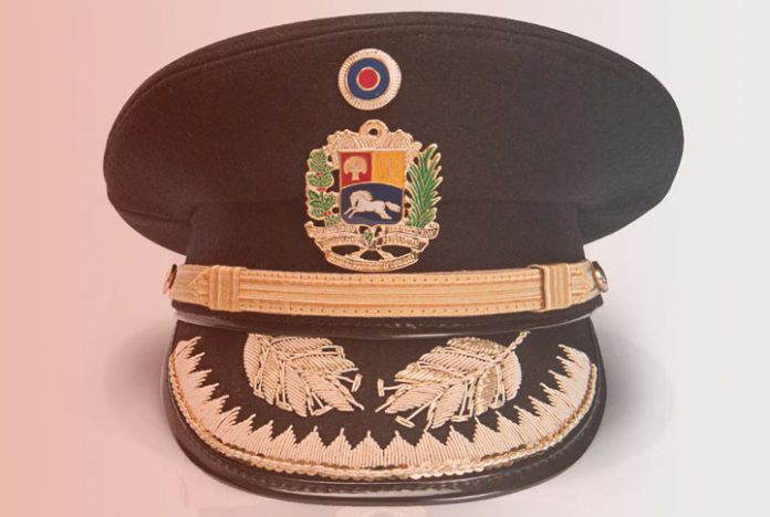 El militar es su uniforme - Luis-Aníbal Gómez