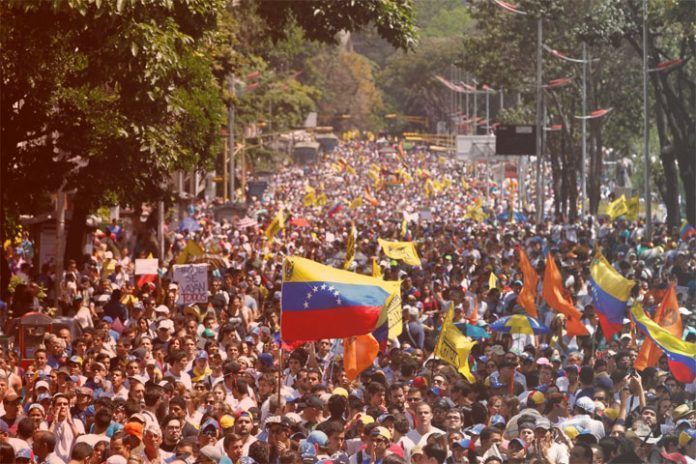 Esa gente que marcha en Venezuela