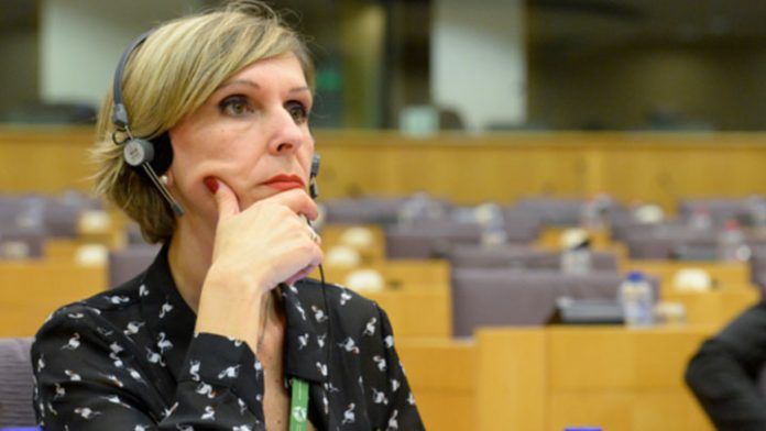 Eurodiputada Beatriz Becerra: Negociación con militares dependerá de la confiabilidad de las figuras