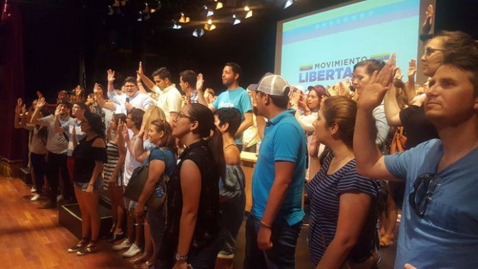 Más de 800 voluntarios soportan la Consulta Popular en Madrid