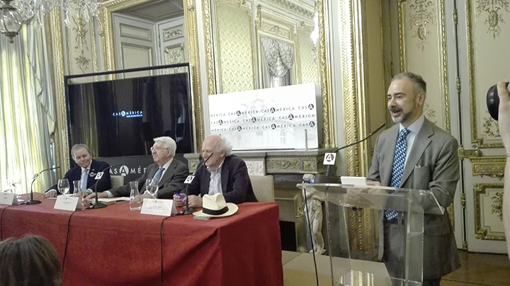 David Malavé al pie de la imprenta David Malavé al pie de la imprenta