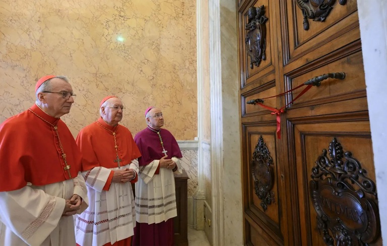 Los cuatro actores 1 Soportes del Papa Francisco
