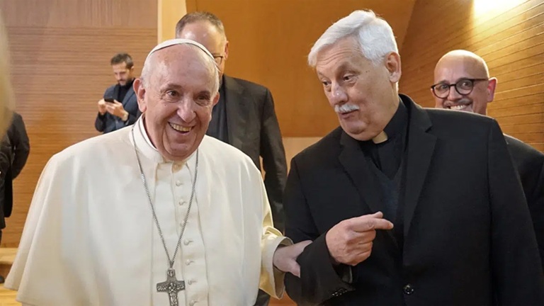 Papa Francisco y Arturo Sosa Abascal